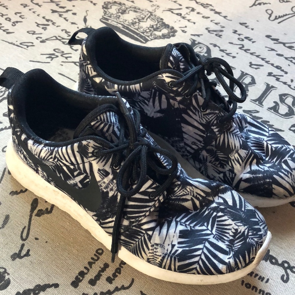 NIKE SHOES